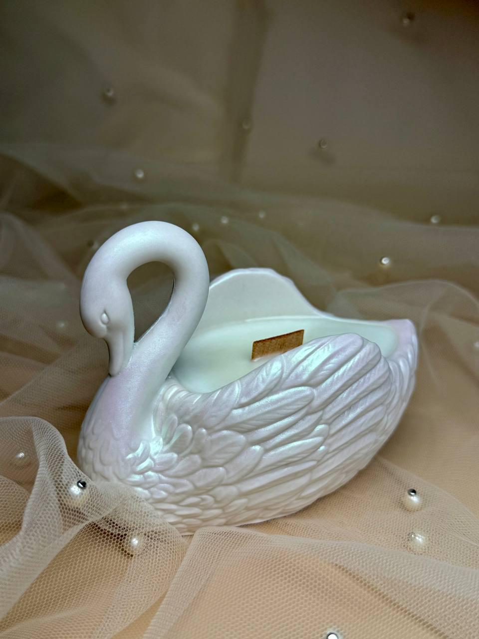 Pearl White Swan Soy Wax Candle