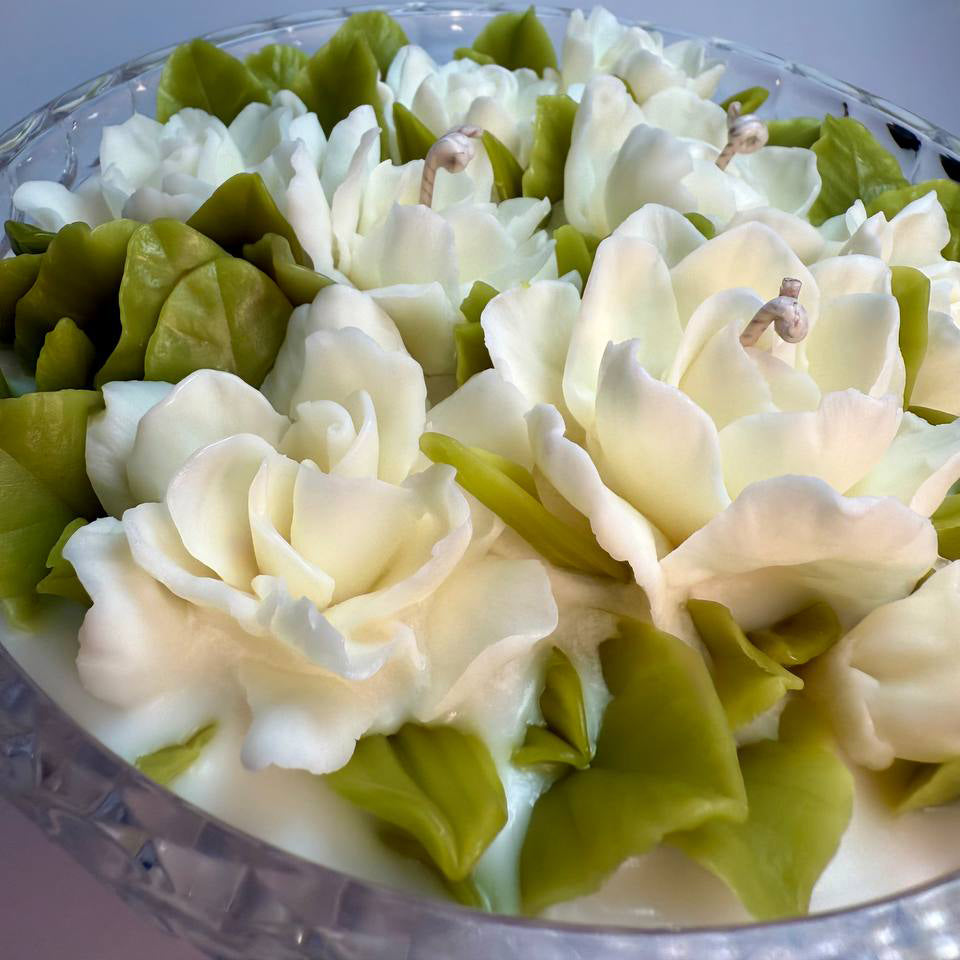 A luxurious soy wax centrepiece candle featuring hand-crafted gardenia beeswax flowers