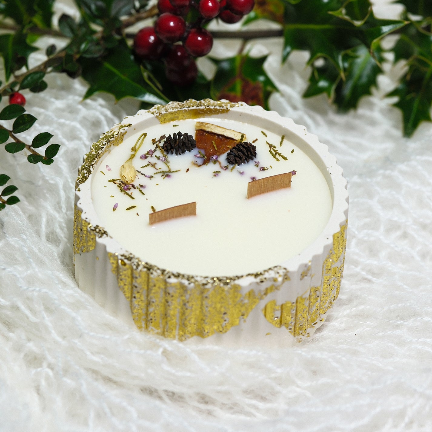 Hand Poured Soy Wax Candle "Lines XL" Christmas Wish Scent