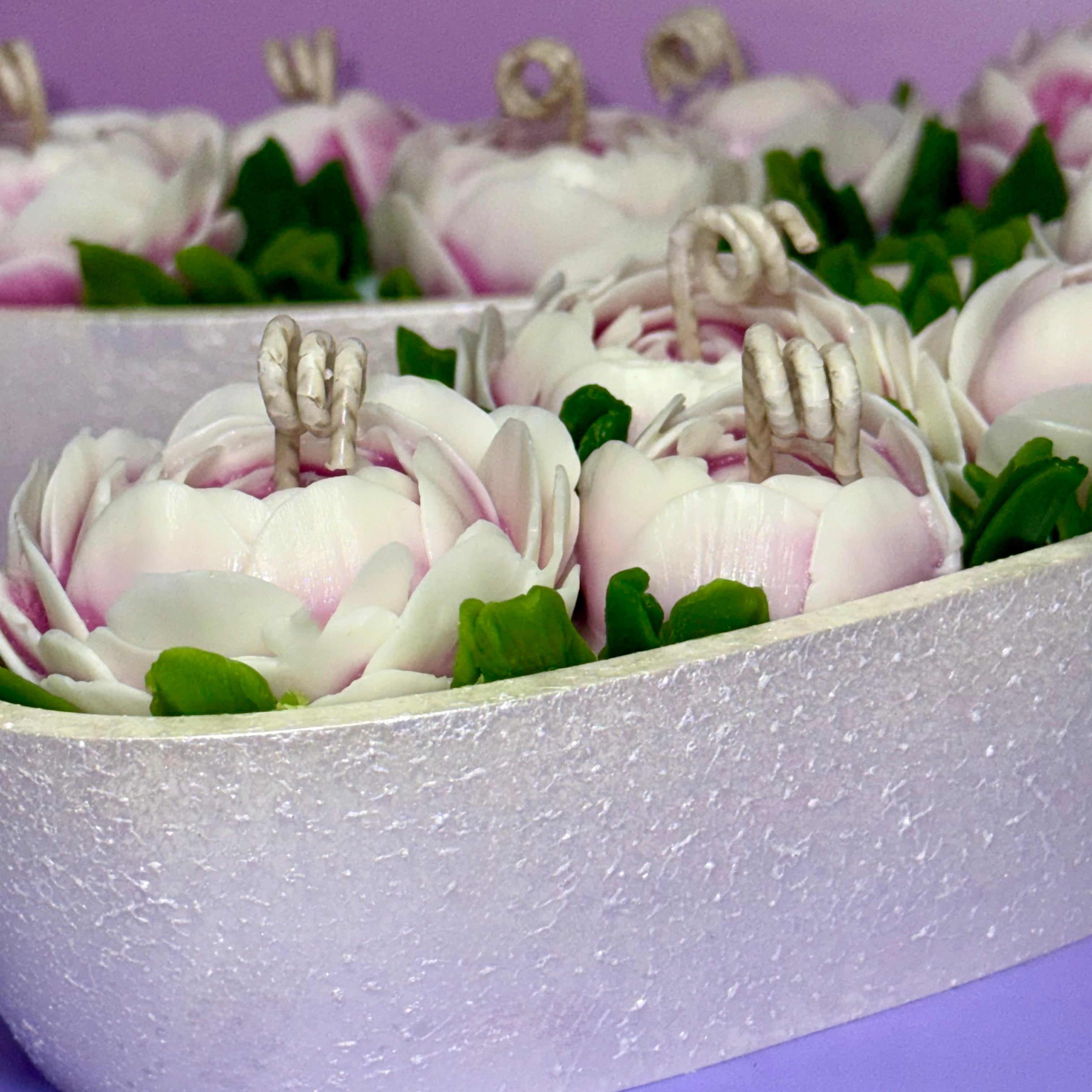 Ranunculus Flowers 5 Wicks Candle with Gift Box
