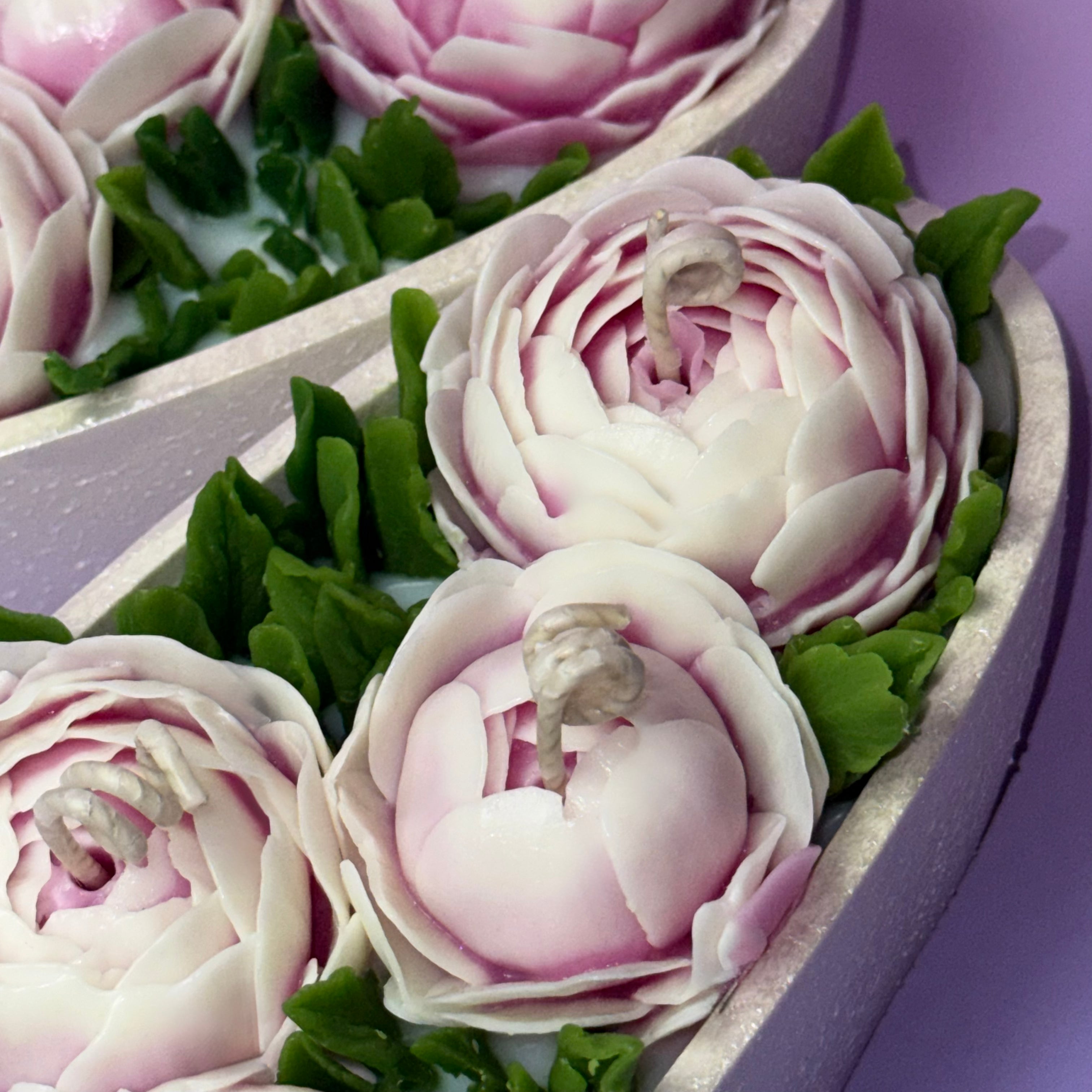Ranunculus Flowers 5 Wicks Candle with Gift Box