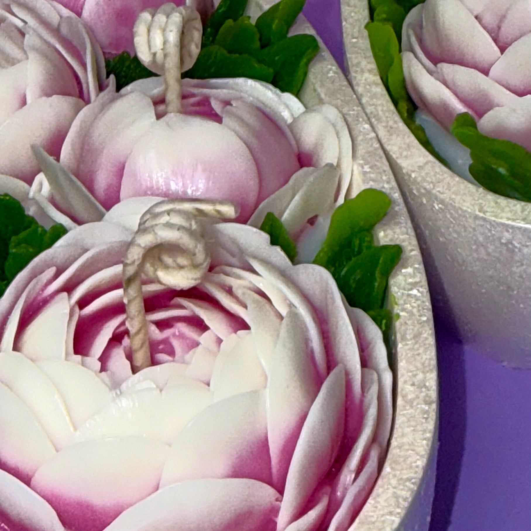 Ranunculus Flowers 5 Wicks Candle with Gift Box