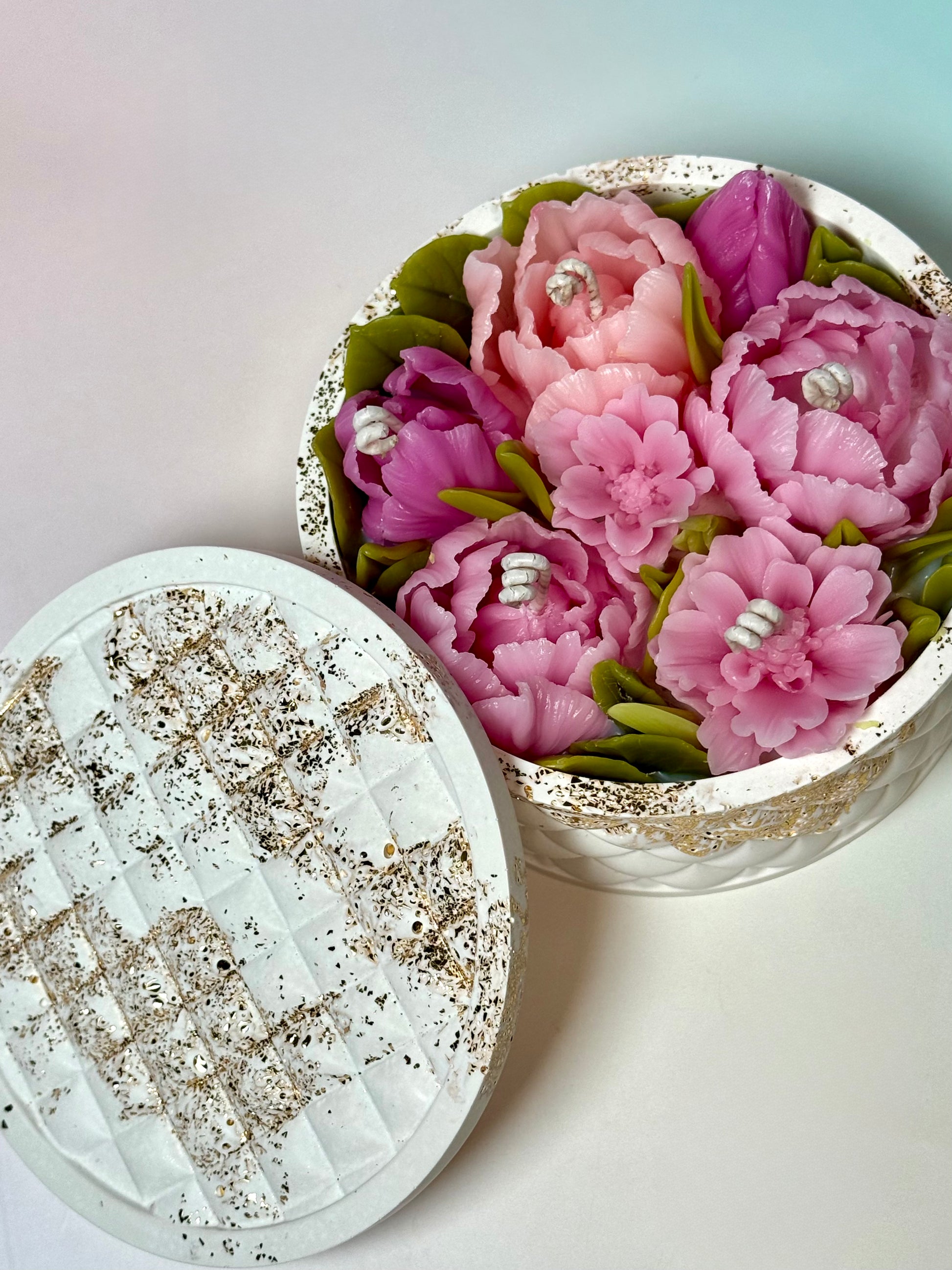 Luxury 3D large flower candle set in white handcrafted Jesmonite pot with gift box
