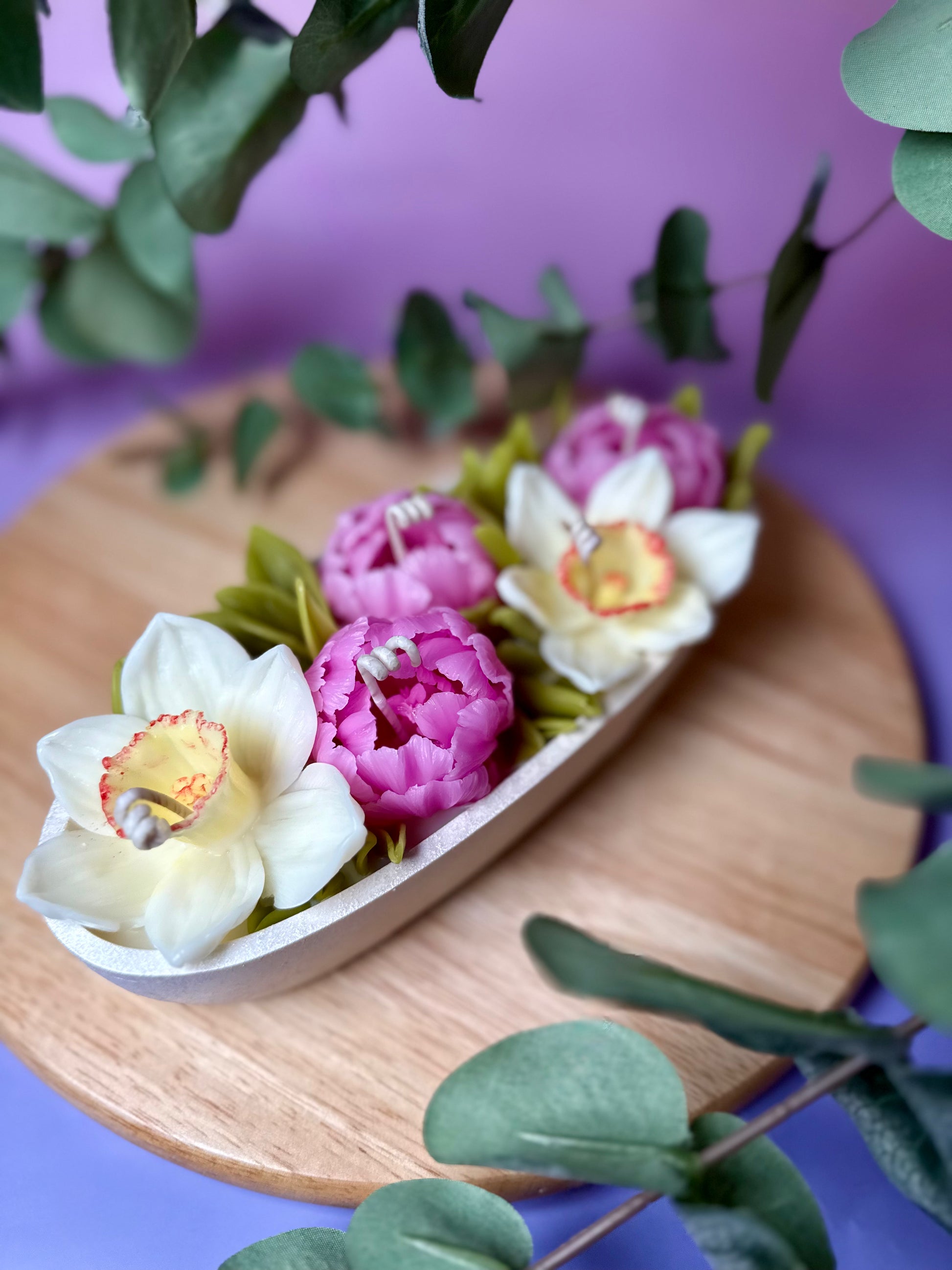 Main photo of a 5-wick flower meadow candle with pink peonies and white narcissus in a white vessel.