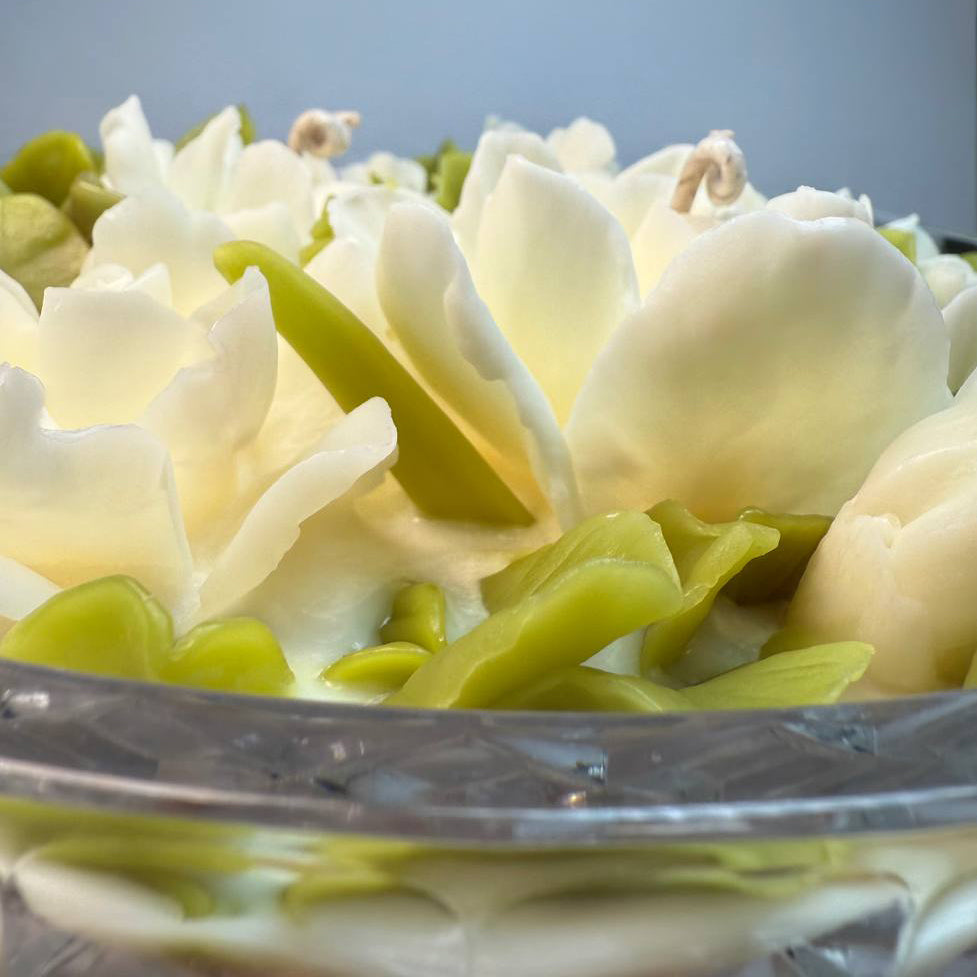 A luxurious soy wax centrepiece candle featuring hand-crafted gardenia beeswax flowers