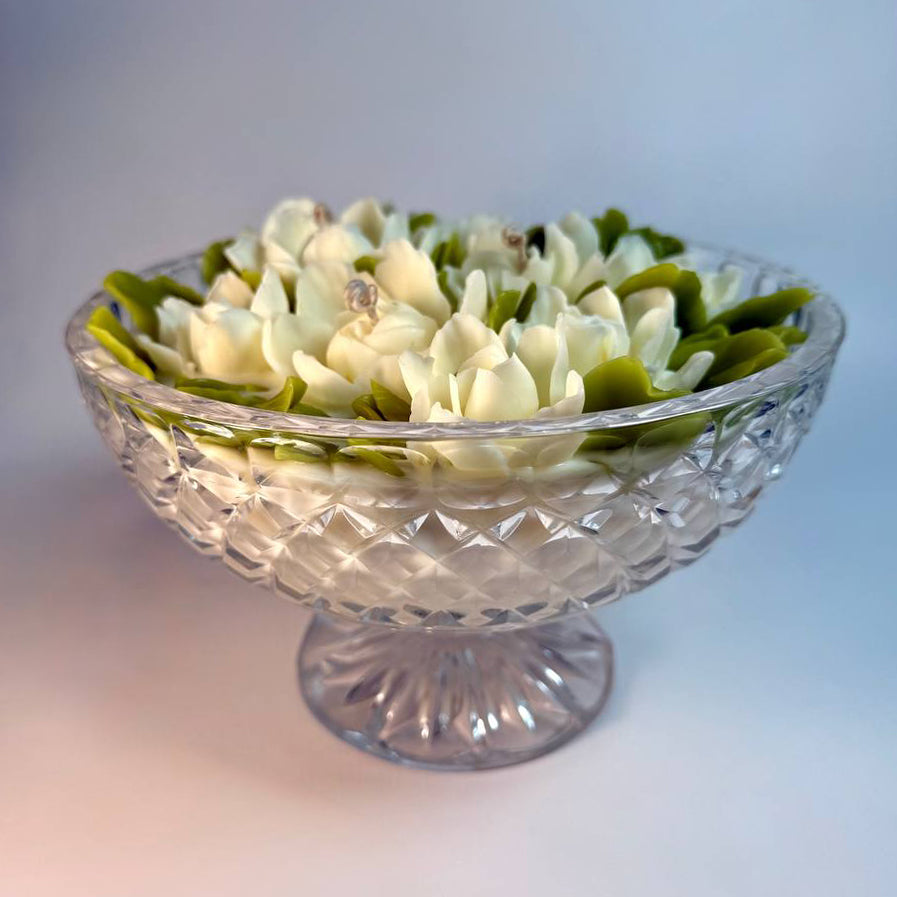 A luxurious soy wax centrepiece candle featuring hand-crafted gardenia beeswax flowers