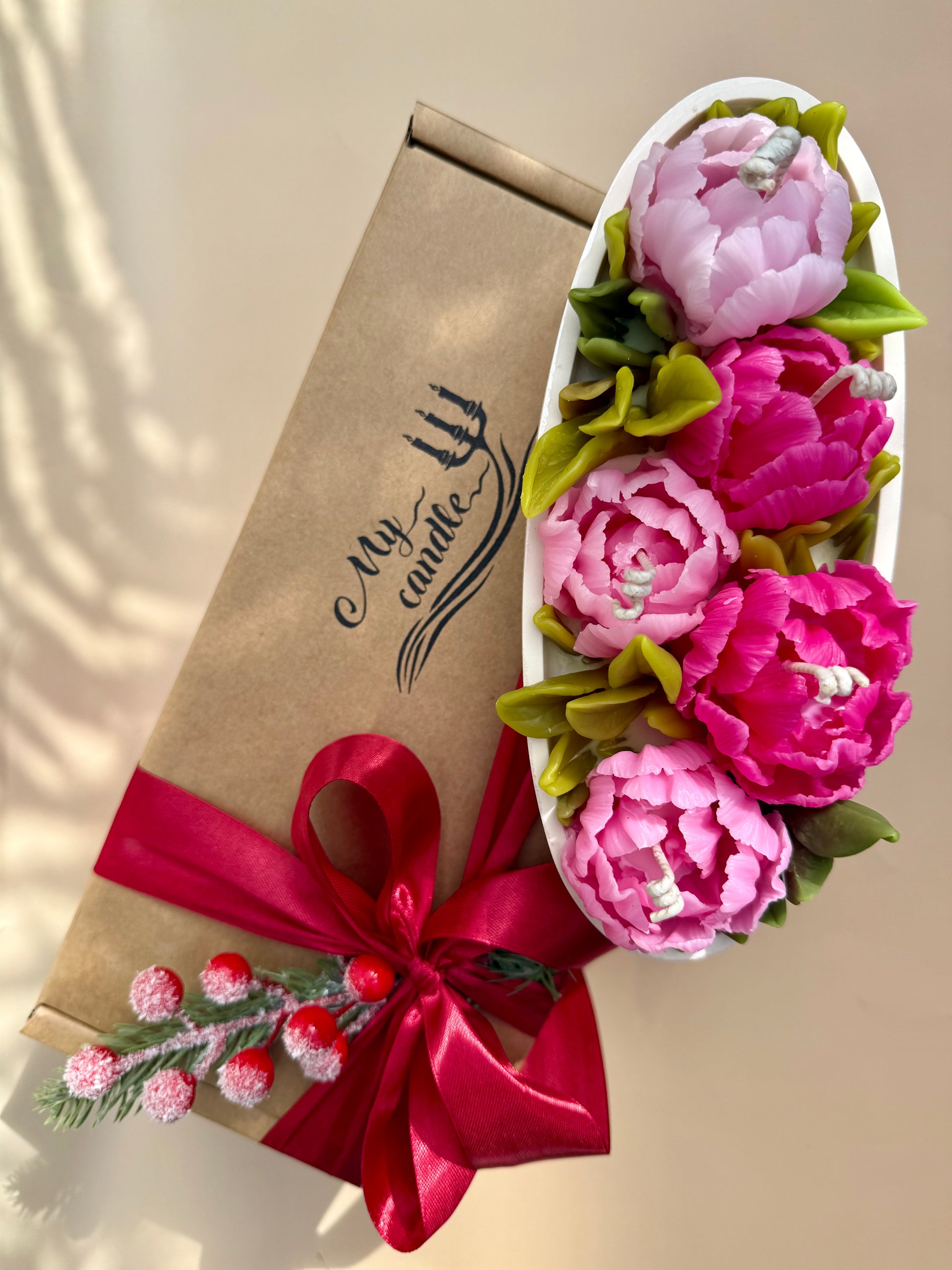 Oval floral candle bowl with gift box, ideal as a botanical table centrepiece.