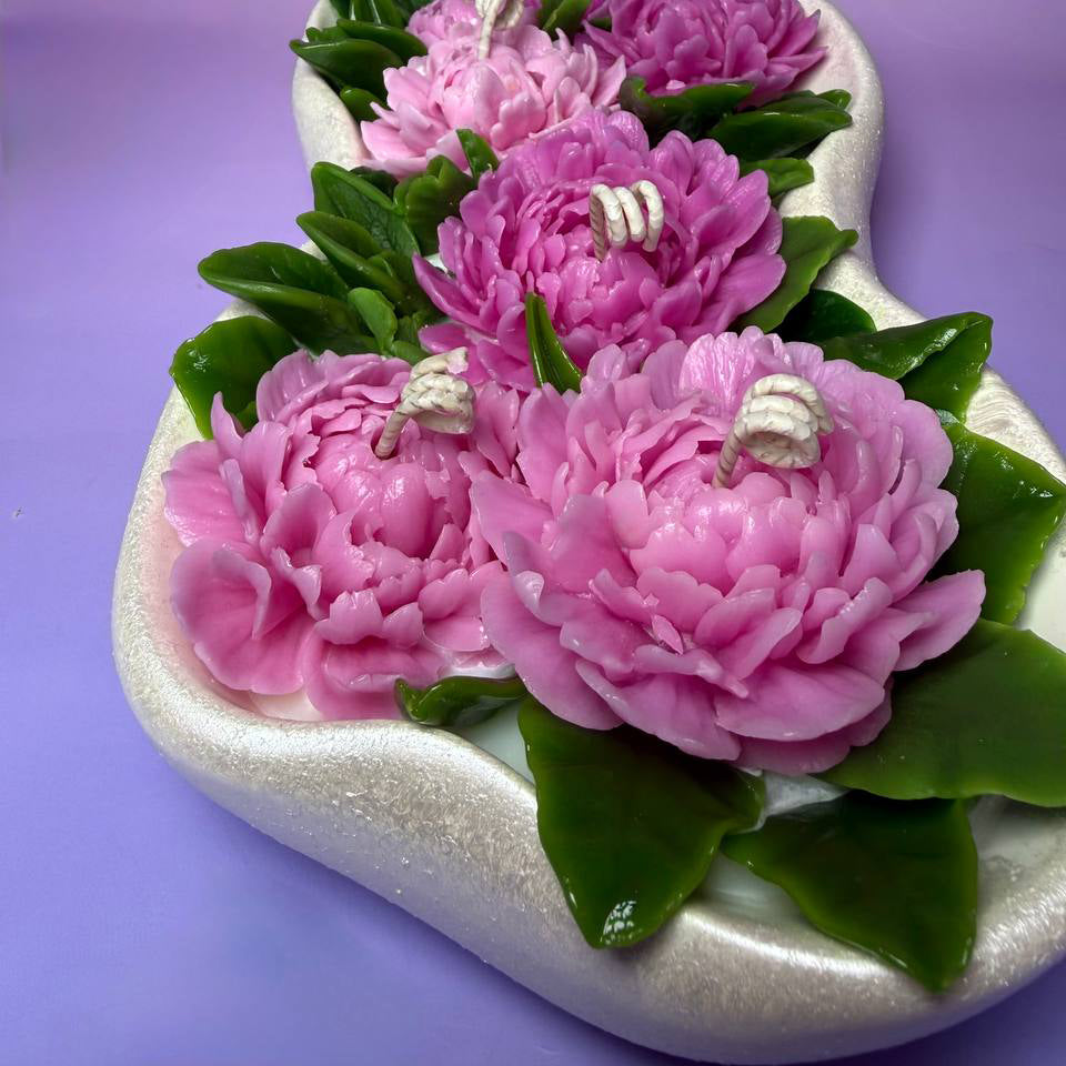 Close-up of the seven-wick design and intricate pink beeswax petals on a soy wax base.